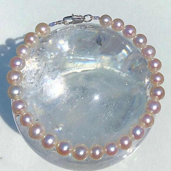 2 left! Authentic High Quality Pearl Bracelet! - Picture 5 of 6